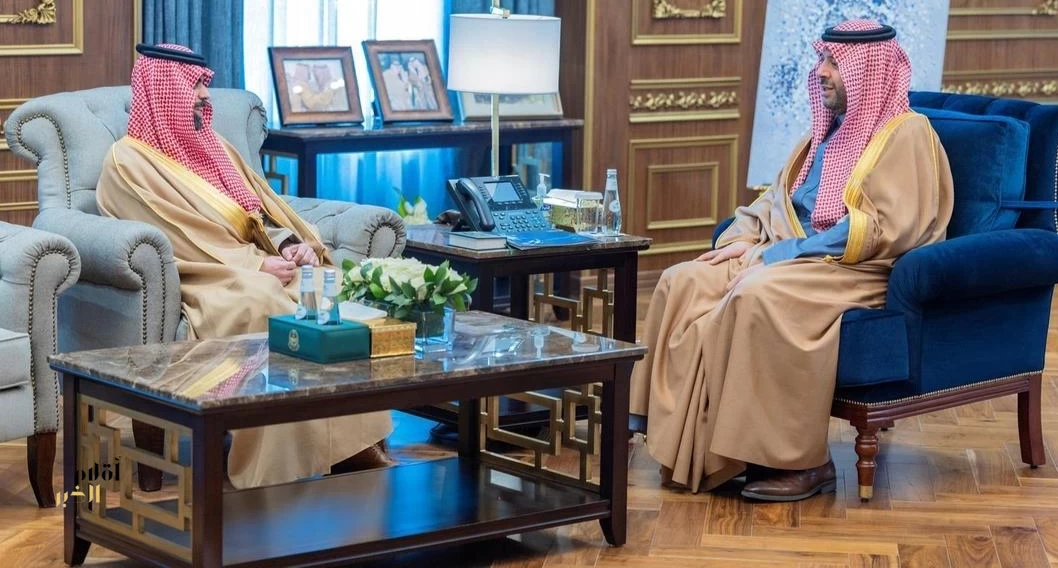 الأمير فيصل بن خالد بن سلطان بن عبدالعزيز يطّلع على التقرير الختامي للقاءات الحدود الشمالية