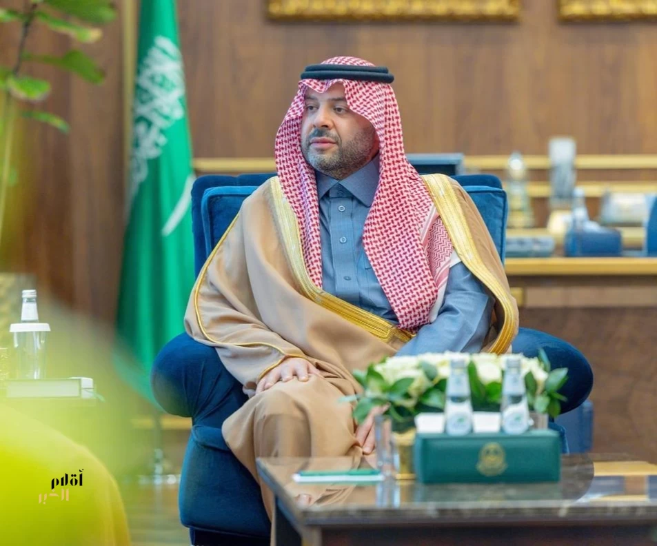 أمير الحدود الشمالية يستقبل مساعد وزير الموارد البشرية والتنمية الاجتماعية