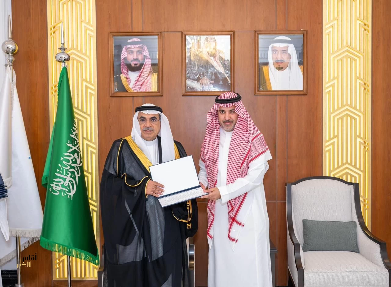 أمين الشرقية يكرّم خريجي الأمانة في الماجستير التنفيذي في السياسات البلدية