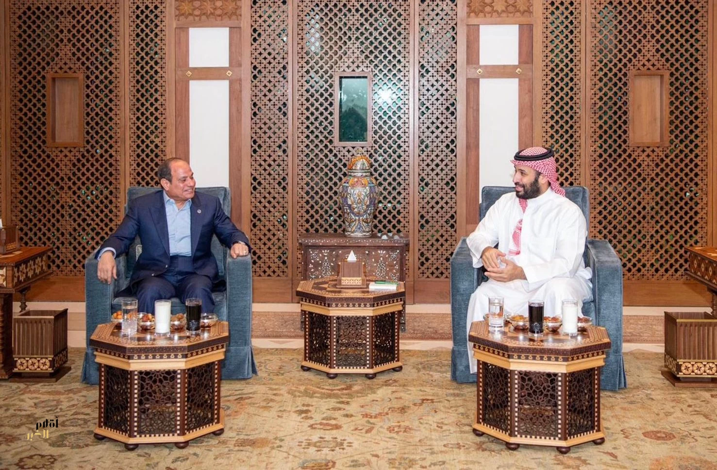 سمو ولي العهد يلتقي رئيس جمهورية مصر العربية على مائدة الإفطار في جدة