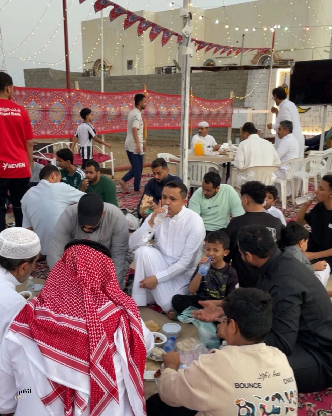 حارة الأمجاد بالمباركة تنظم إفطارًا جماعيًا في خيمتها الرمضانية وسط أجواء من الألفة والمحبة 