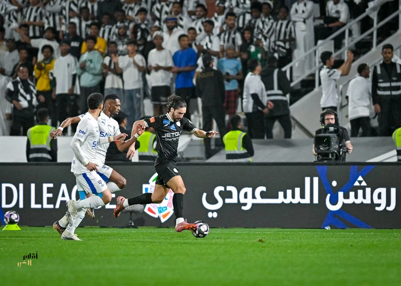 الهلال يحسم ديربي الرياض بخماسية مقابل ثلاثة للشباب 