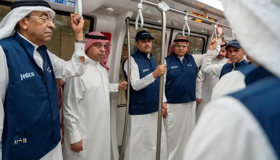 الجاسر يتفقد حركة السفر والخطط التشغيلية في مطار الملك عبدالعزيز الدولي بجدة