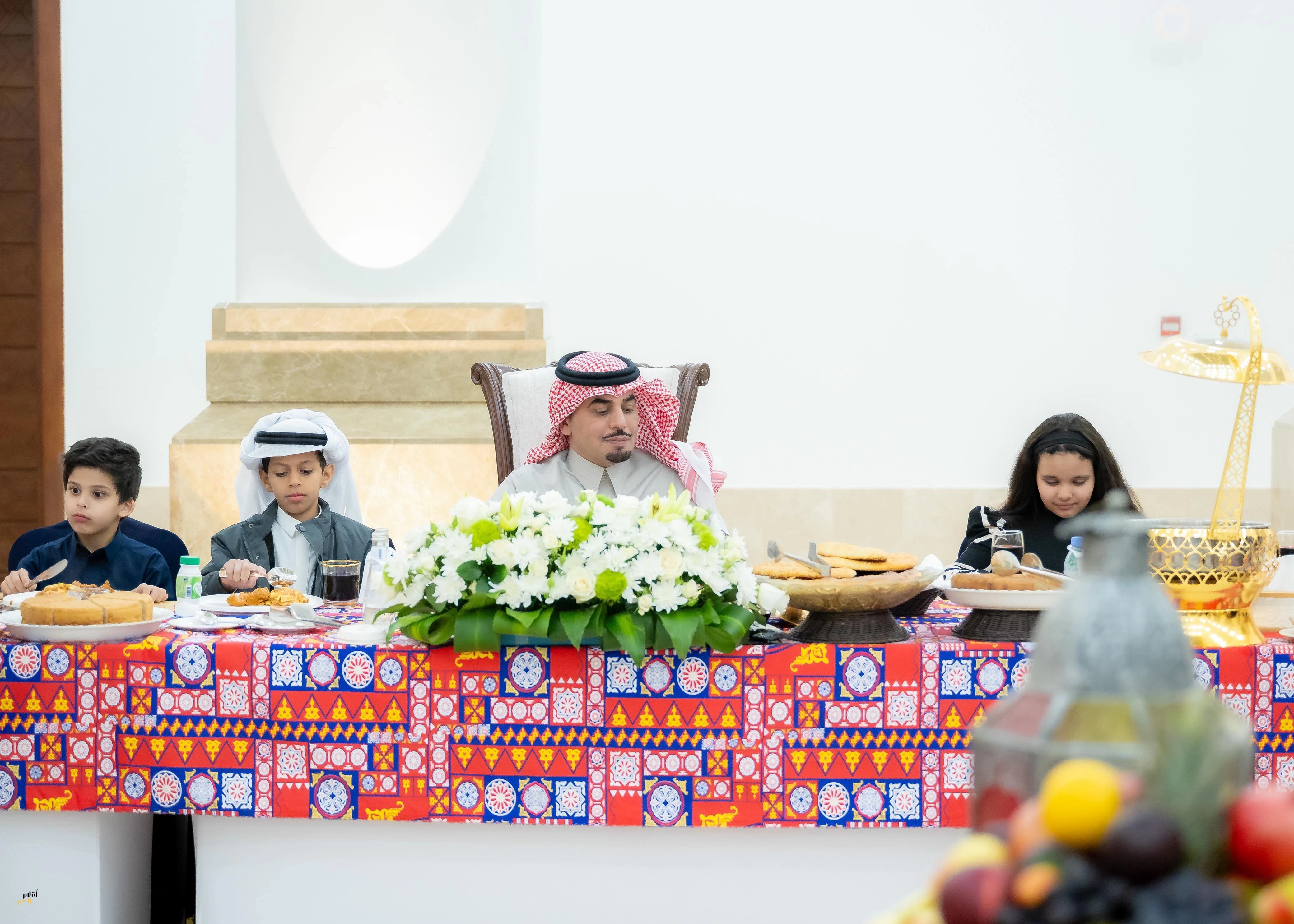 نائب أمير منطقة الباحة يشارك الأيتام مأدبة الإفطار