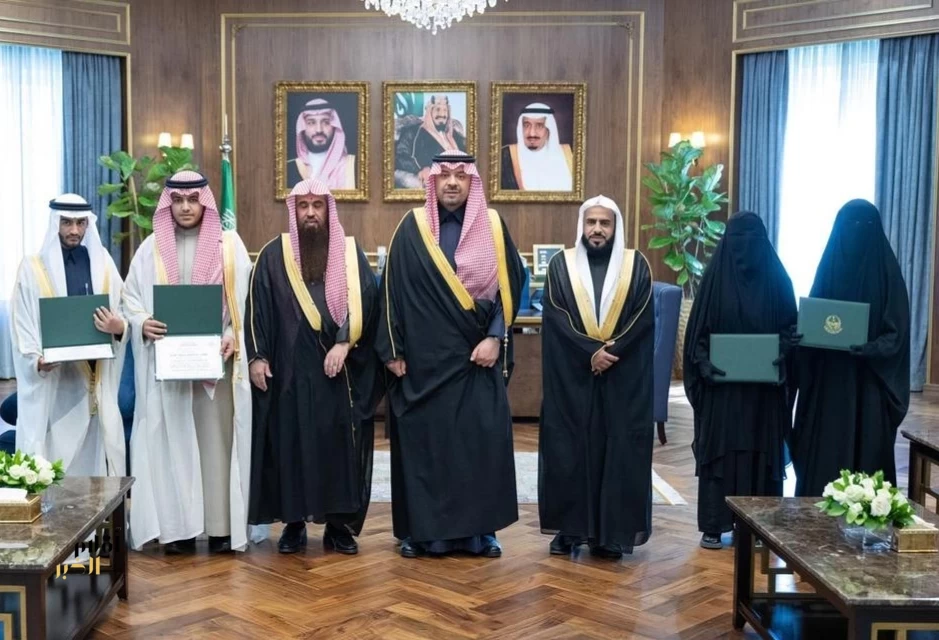 أمير الحدود الشمالية يكرّم الفائزين في المسابقة المحلية على جائزة خادم الحرمين الشريفين لحفظ القرآن الكريم