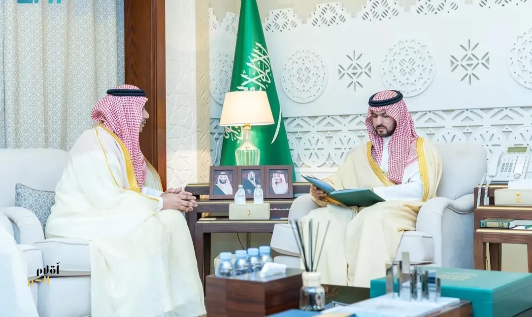 نائب أمير الشرقية يستقبل المشرف على مستشفى قوى الأمن بالدمام ويطّلع على التقرير السنوي لعام 2025