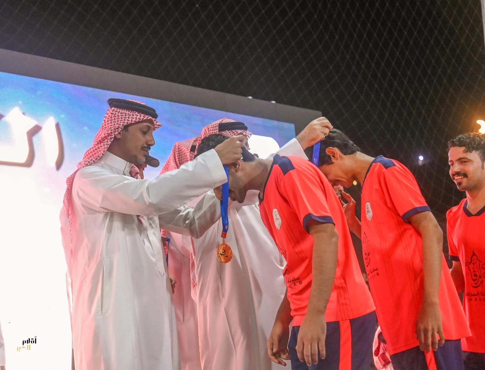 وكيل إمارة جازان يتوج فريق البيرق ببطولة الحزم الرمضانية في الداير