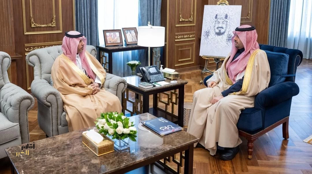 أمير الحدود الشمالية يتسلّم التقرير السنوي لهيئة الهلال الأحمر السعودي بالمنطقة لعام 2025