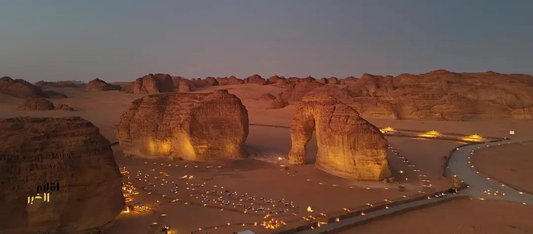 صخرة الفيل في العُلا.. وجهة مفضّلة للأهالي والزوار لتناول الإفطار الرمضاني