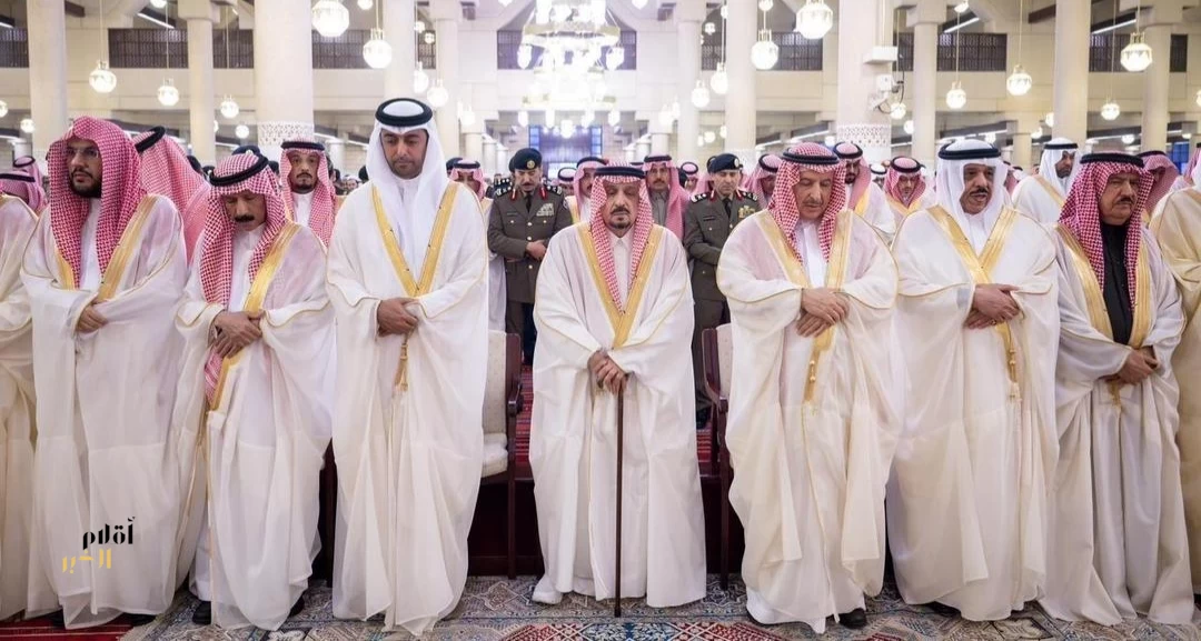 أمير منطقة الرياض يؤدي صلاة عيد الفطر