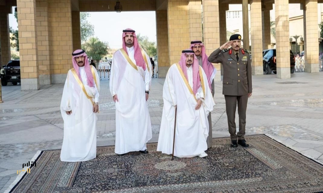 أمير منطقة الرياض يستقبل المهنئين بعيد الفطر