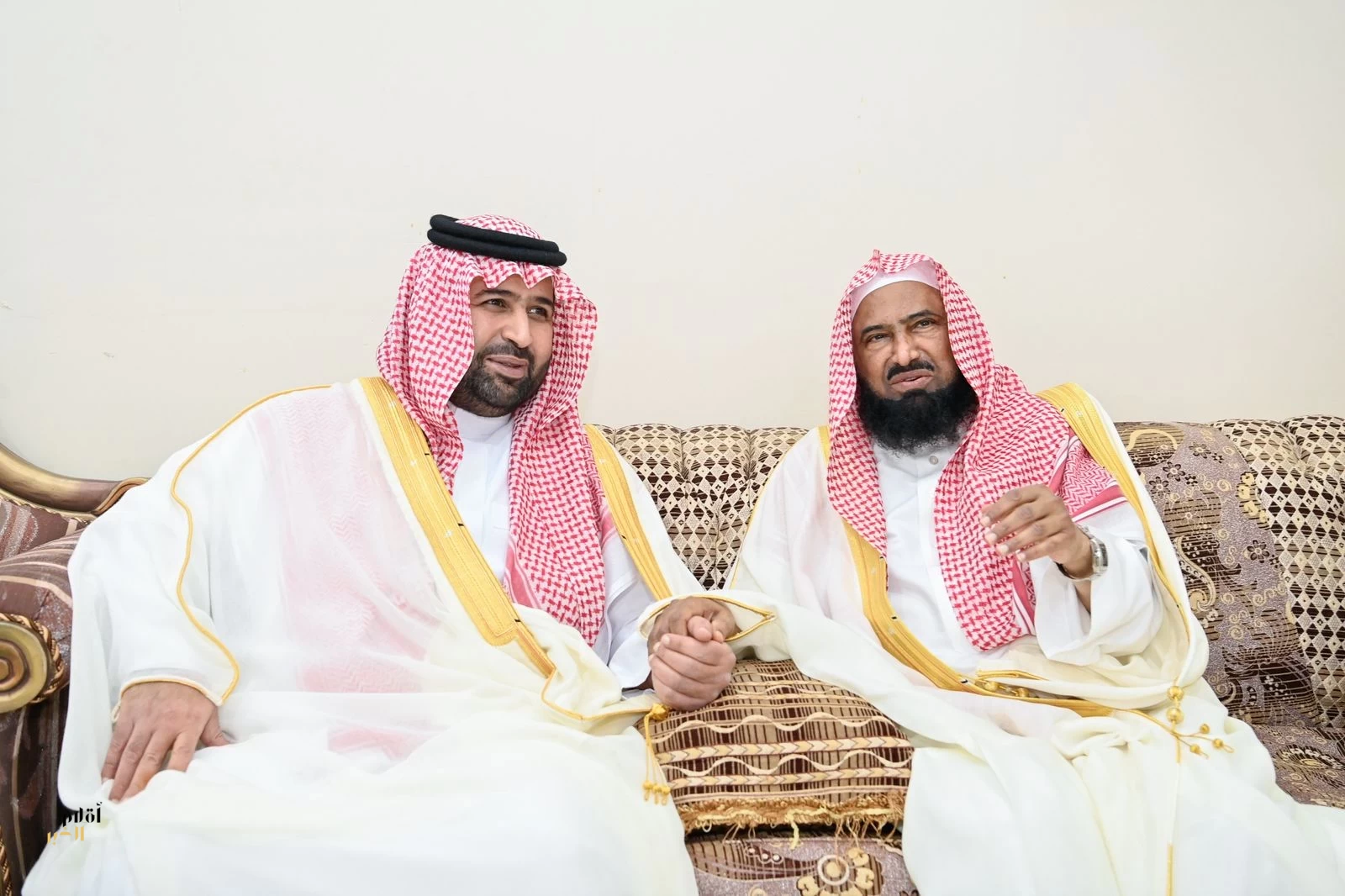 أمير جازان يعايد عضو هيئة كبار العلماء