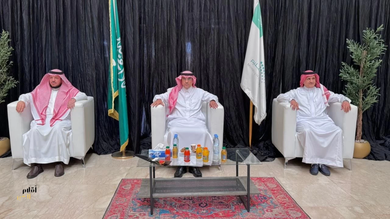 الإدارة العامة للتعليم بمحافظة الطائف تعايد منسوبيها 