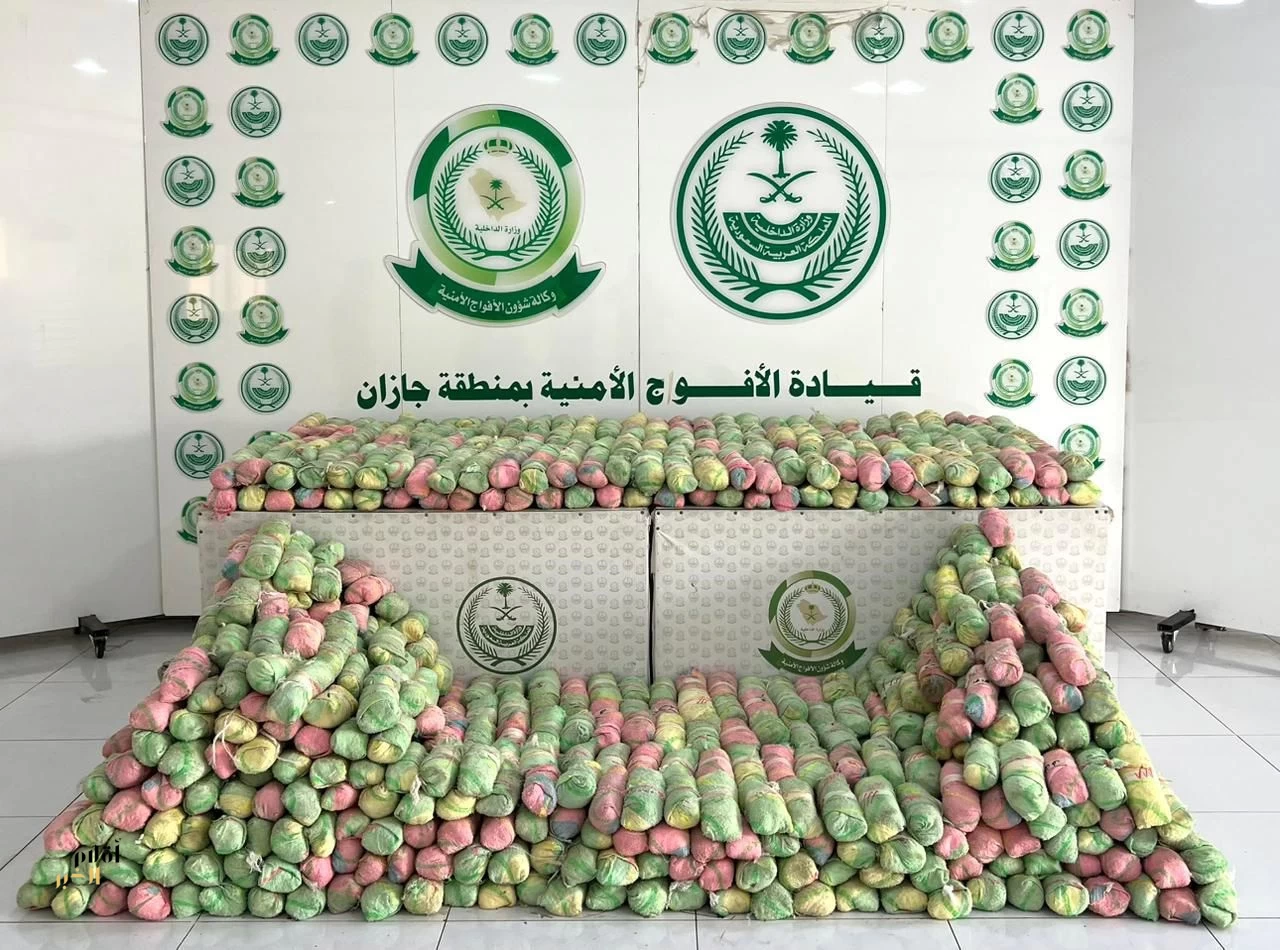 دوريات الأفواج الأمنية بمنطقة جازان تُحبط تهريب 522 كلجم من القات المخدر
