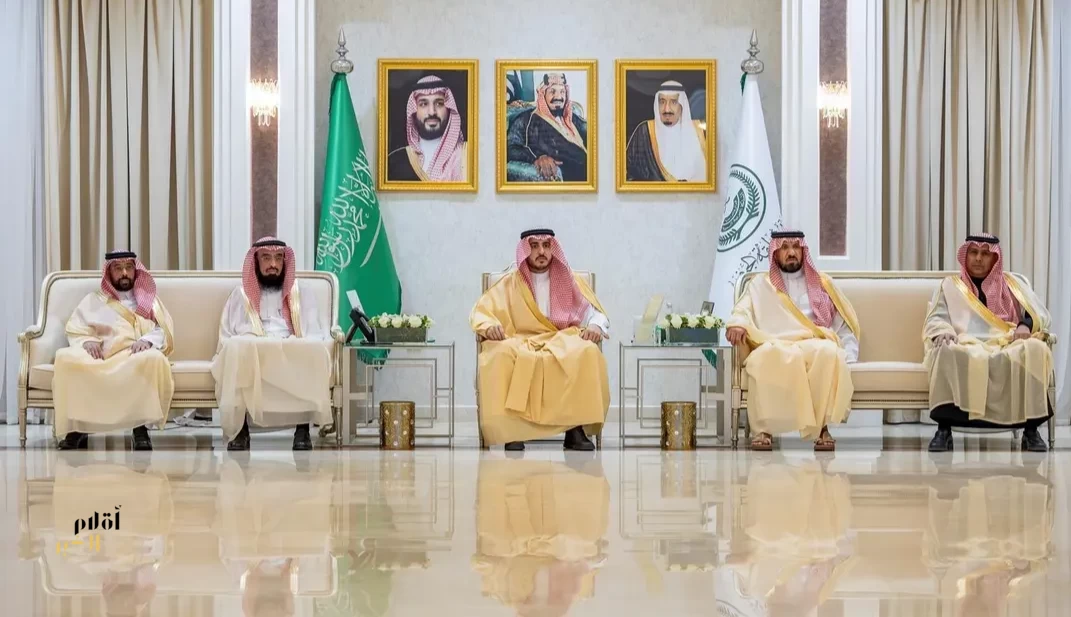 أمير منطقة الجوف يسلّم وثائق تملك الوحدات السكنية للمستفيدين من تبرع سمو ولي العهد