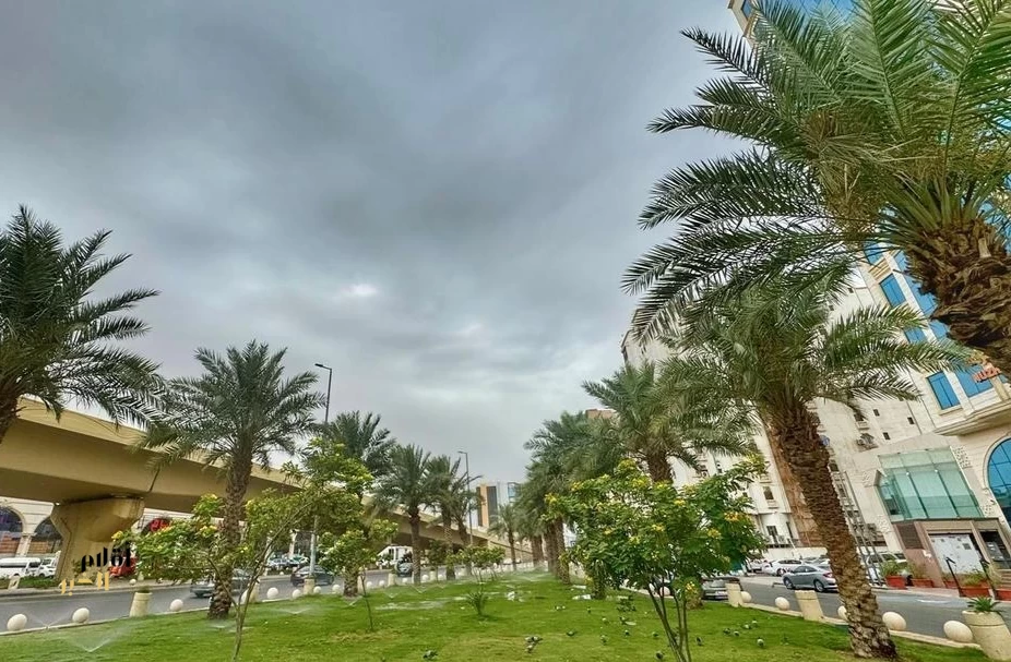 تكونات السحب الركامية تزين سماء مكة في مشهد جمالي يعانق الأفق