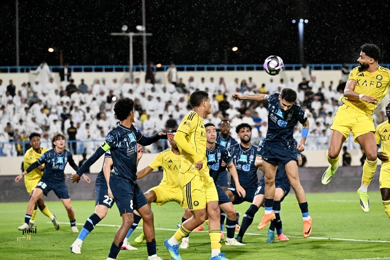 النصر يعزّز قبضته على الصدارة بثنائية في مرمى الأخدود