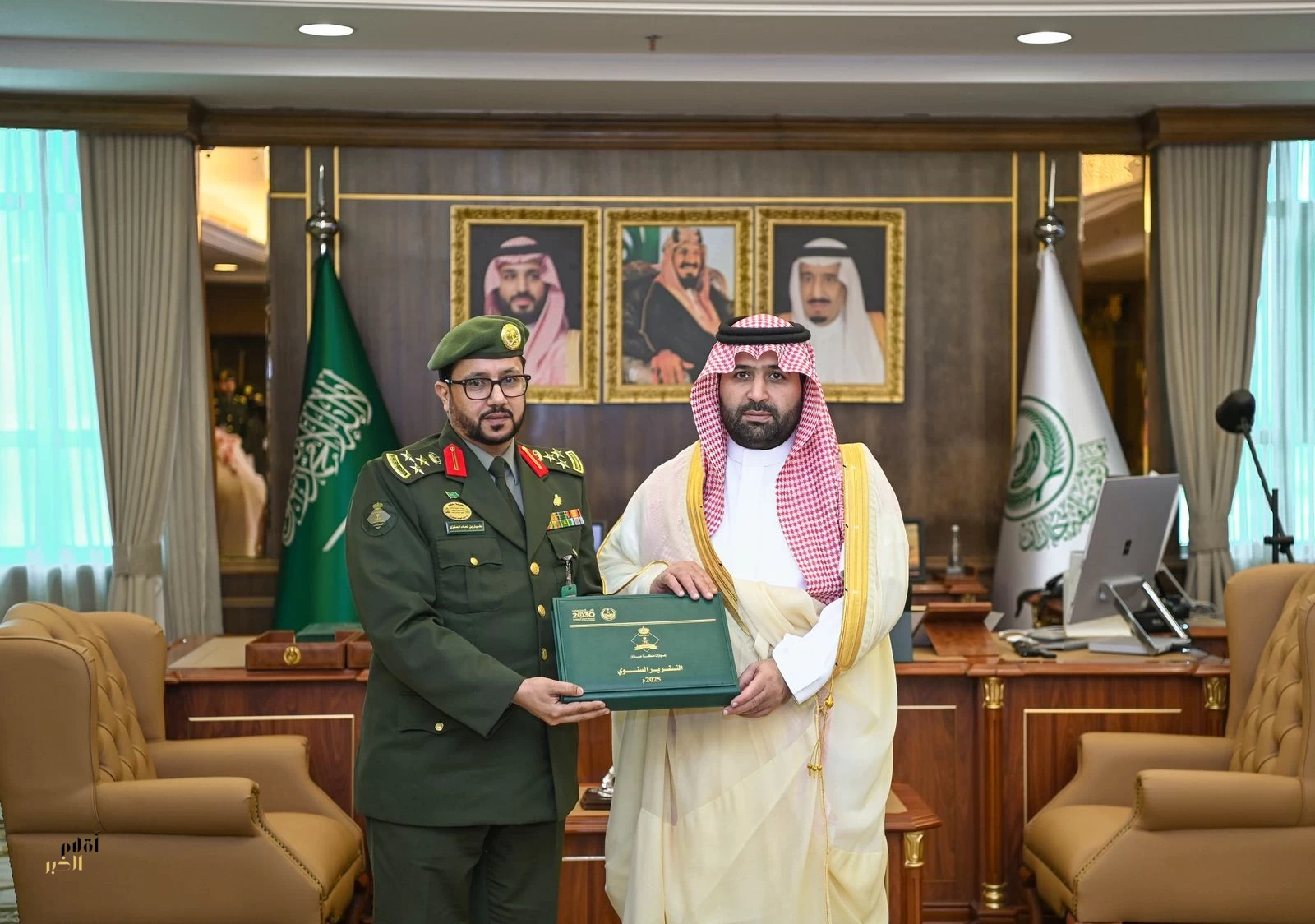أمير جازان يتسلّم التقرير السنوي لجوازات المنطقة