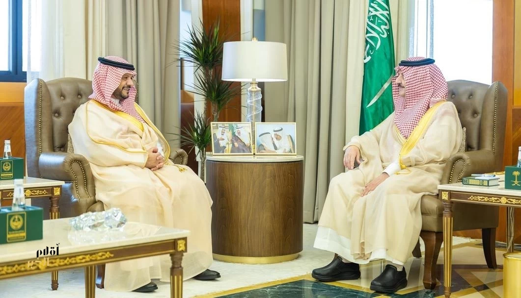 أمير المنطقة الشرقية يستقبل مساعد وزير الموارد البشرية والتنمية الاجتماعية للخدمات المشتركة