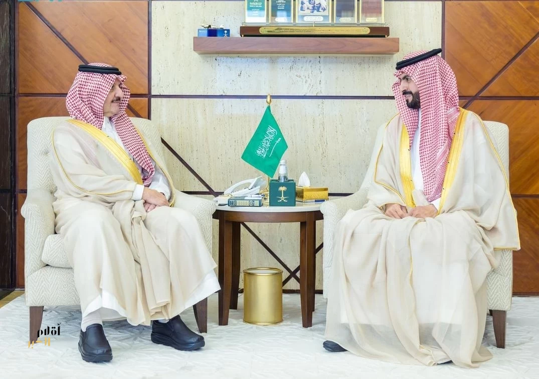 أمير المنطقة الشرقية يستقبل مدير فرع هيئة الزكاة والضريبة والجمارك بالدمام