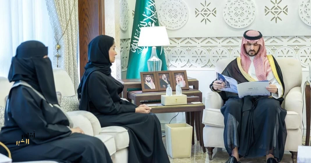 نائب أمير المنطقة الشرقية يستقبل مدير التعليم ويطّلع على نتائج جائزة "منافس" 2025