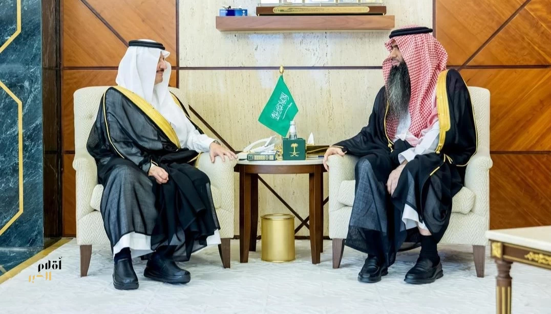 أمير الشرقية يستقبل مدير البريد السعودي بالمنطقة