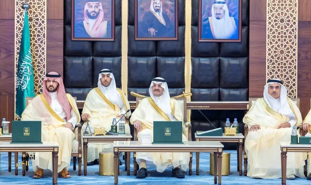 أمير المنطقة الشرقية يكرم الشركاء والداعمين لموسم الخبر 2025