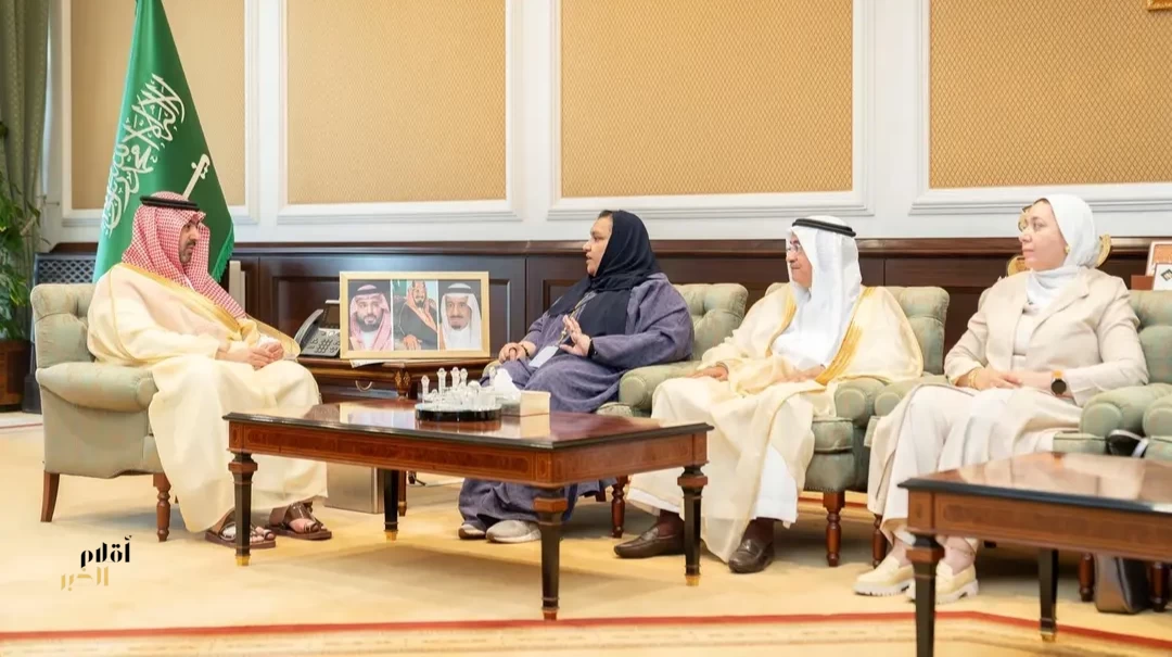 نائب أمير تبوك يستقبل مستشار وكيل تنمية القدرات البشرية في وزارة البلديات والإسكان
