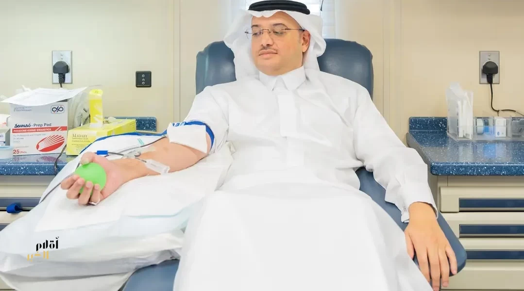 الأمير سعود بن طلال يشارك في حملة التبرع بالدم التي نظمتها هيئة تطوير الأحساء