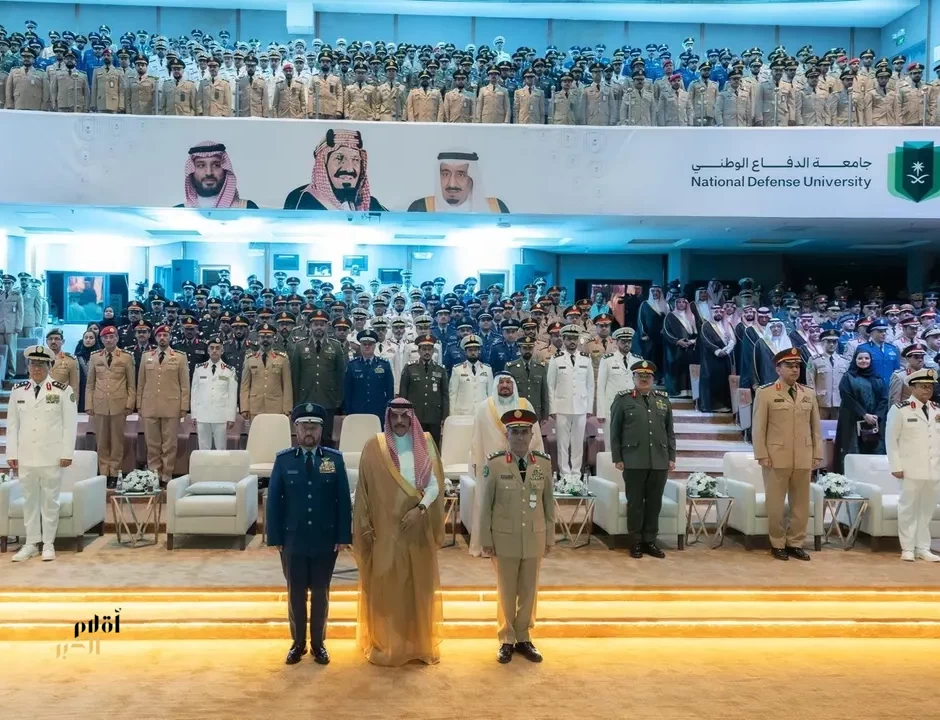 نيابةً عن سمو وزير الدفاع.. سمو نائب وزير الدفاع يرعى حفل تخريج دارسي جامعة الدفاع الوطني بوزارة الدفاع