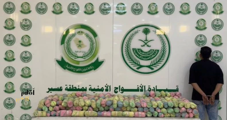 دوريات الأفواج الأمنية بمنطقة عسير تقبض على شخص لترويجه 58 كلجم من القات المخدر
