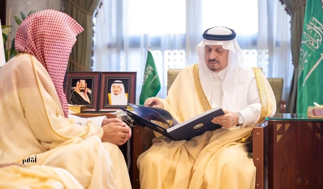 أمير منطقة الرياض يستقبل مدير فرع هيئة الأمر بالمعروف بالمنطقة