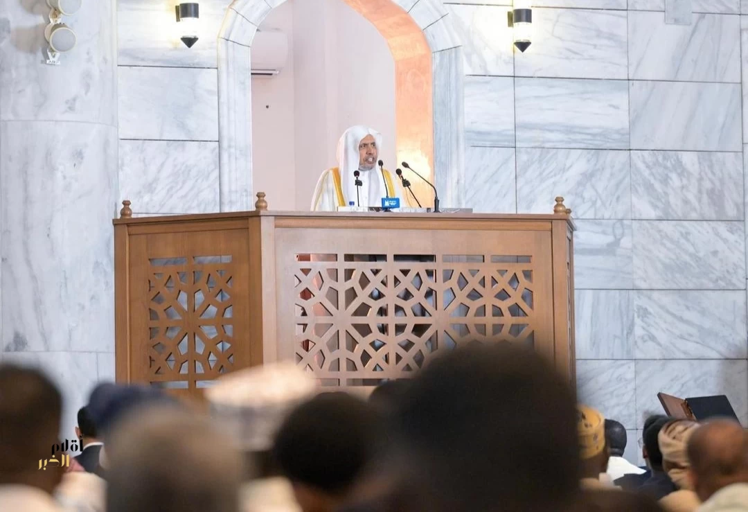 الدكتور العيسى يُلقي خطبة الجمعة ويؤمّ المصلين في الجامع الكبير بالعاصمة الصومالية