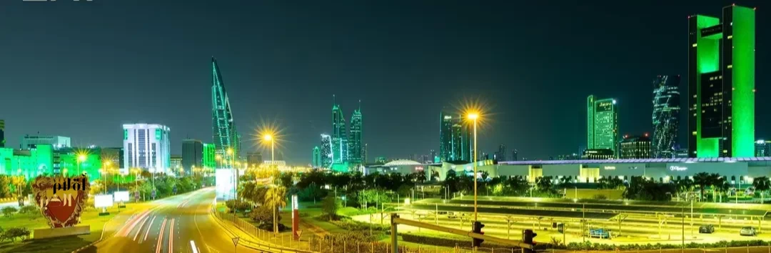 مملكة البحرين تزدان باللون الأخضر احتفاءً باليوم الوطني السعودي