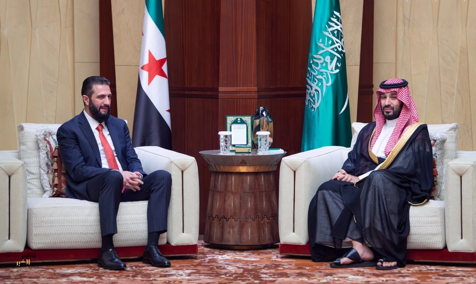 سمو ولي العهد يلتقي رئيس الجمهورية العربية السورية