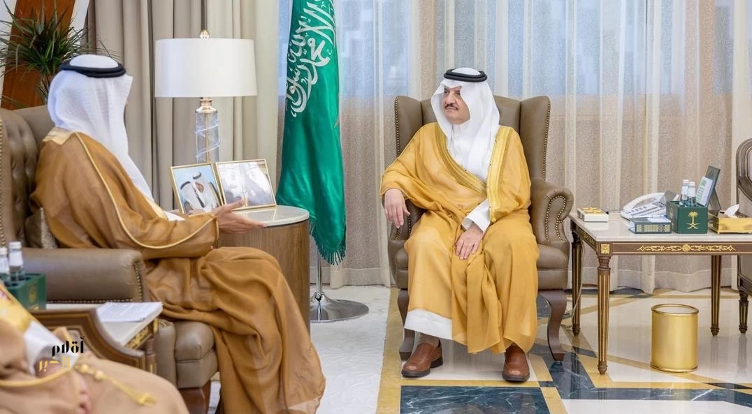 أمير المنطقة الشرقية يستقبل وزير الموارد البشرية والتنمية الاجتماعية