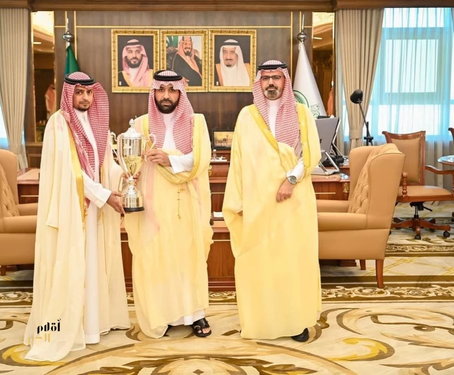 أمير جازان يستقبل مالك الإبل مجدي شتيفي بمناسبة تحقيقه مراكز متقدمة في مهرجان الملك عبدالعزيز للإبل