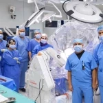 مدينة الملك عبدالله الطبية تُجري عملية تحفيز عميق للدماغ بالروبوت الجراحي
