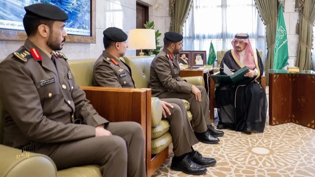 أمير الرياض يستقبل قائد القوة الخاصة لأمن الطرق بالمنطقة