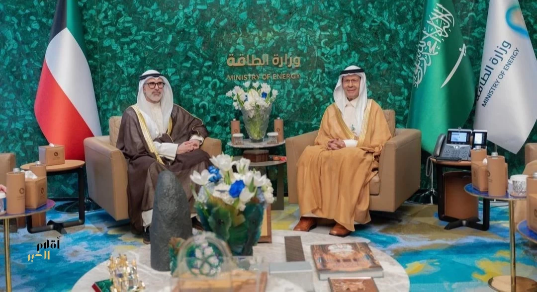سمو وزير الطاقة وزير الصناعة والثروة المعدنية يلتقي وزير الخارجية الكويتي