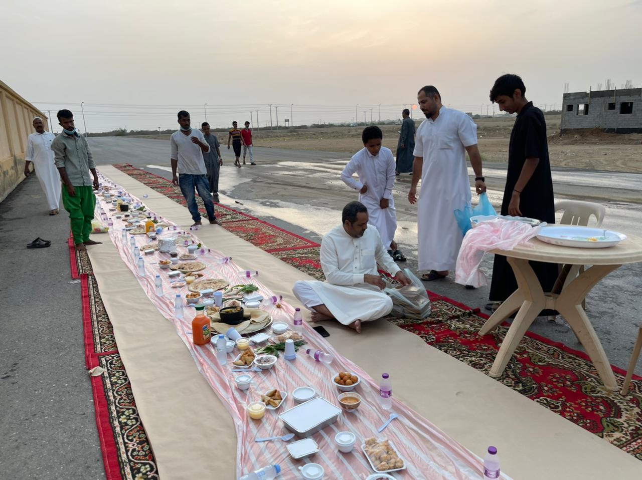 أهالي قرية الطرشية يقيمون إفطار جماعي