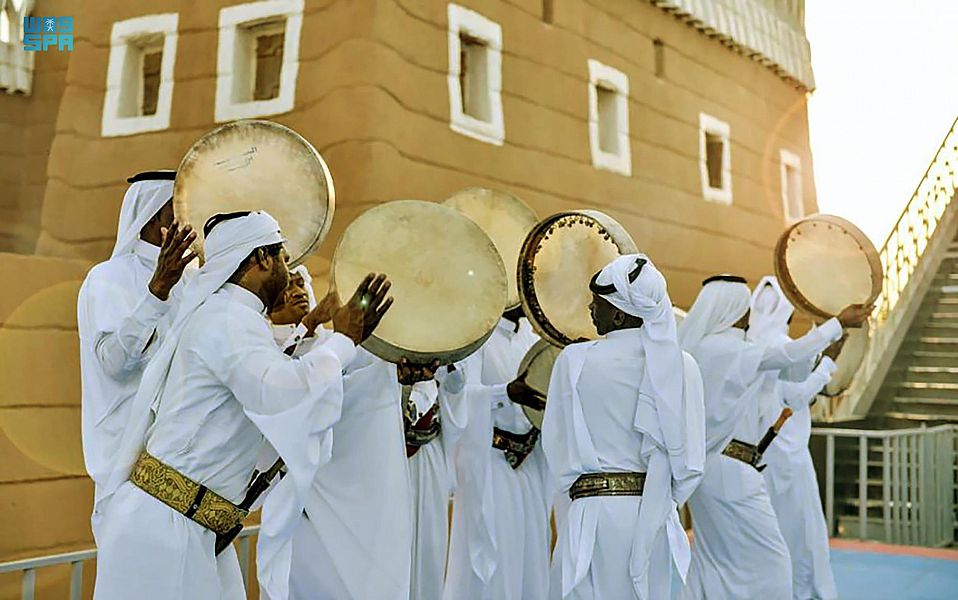 الفنون الشعبية بنجران .. ألواناً تملأ أيام عيد الفطر المبارك أفراحاً وسعادة مستمرة