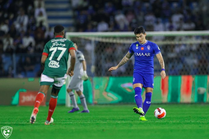 بثنائية الهلال يحقِّقُ الفوز على الاتفاق