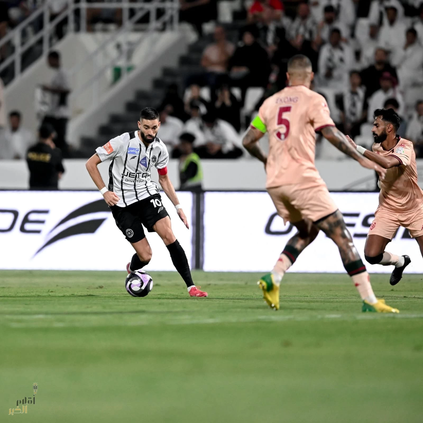 الخلود يضاعف معاناة الشباب ويتفوق عليه في ملعبه