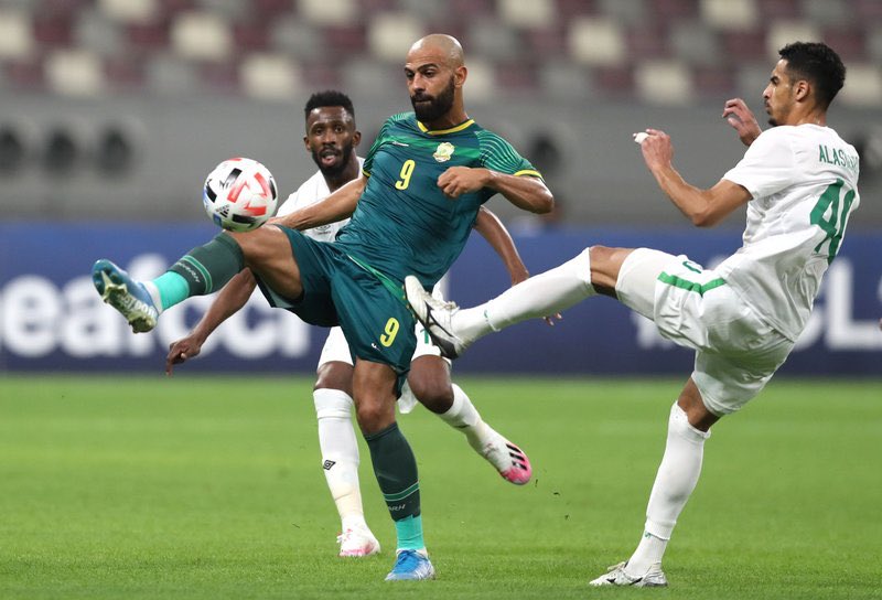 في مباراة شهدت تألق " العويس " .. الأهلي يتخطى الشرطة العراقي ويصعد لثمن النهائي