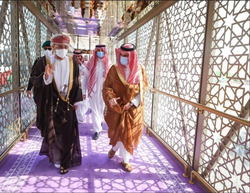 سمو وزير الخارجية يستقبل وزير خارجية عُمان لدى وصوله الرياض