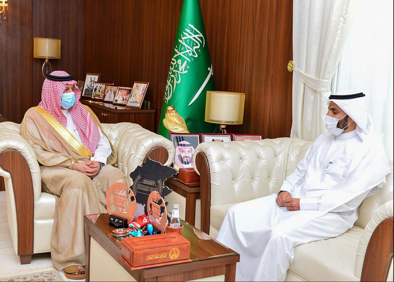 سمو أمير حائل يستقبل بطل الراليات السيف