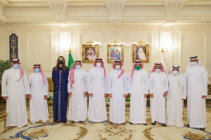 سمو وزير الرياضة يُكرم الأبطال المتوجين في بطولة كأس العالم للراليات الصحراوية "باها 2021"