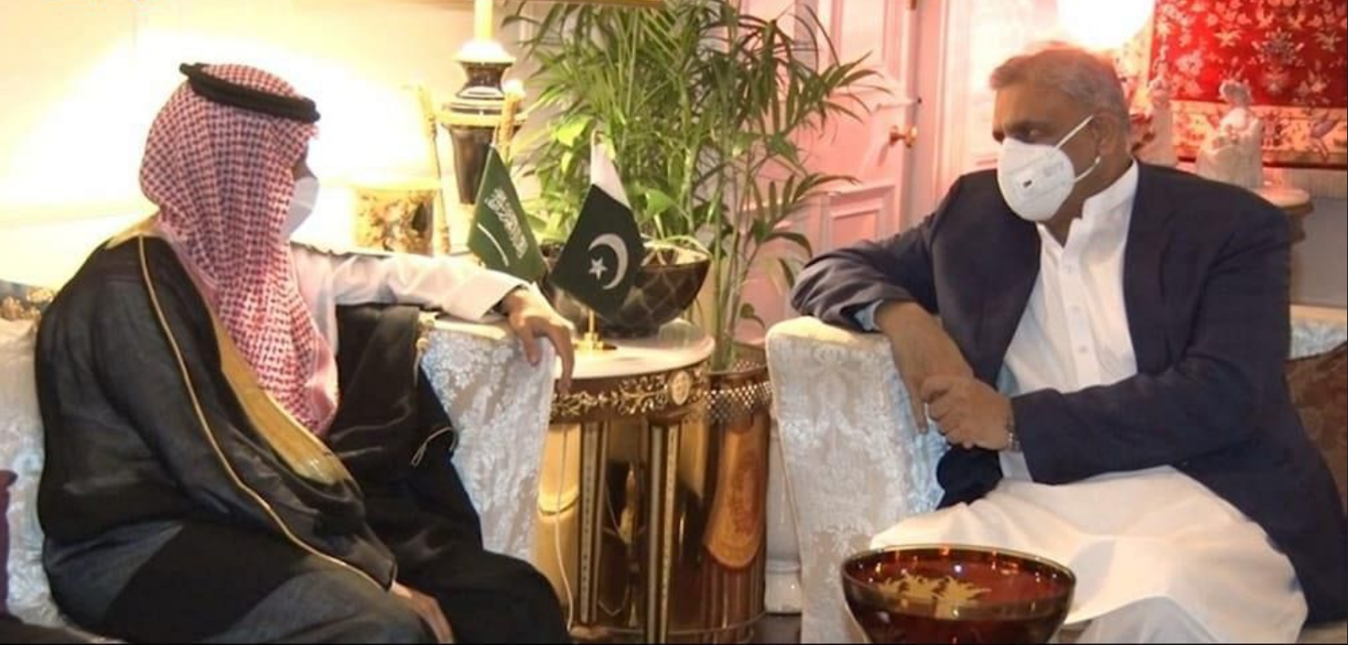 سمو وزير الخارجية يلتقي قائد الجيش الباكستاني