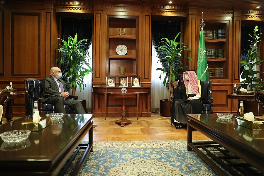 وزير الدولة للشؤون الخارجية يستقبل المبعوث الأمريكي لدى اليمن